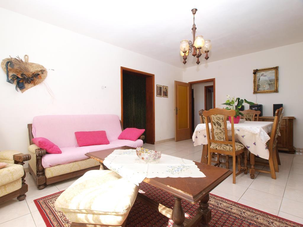 Apartment Luisa 1437 Peruski Bagian luar foto