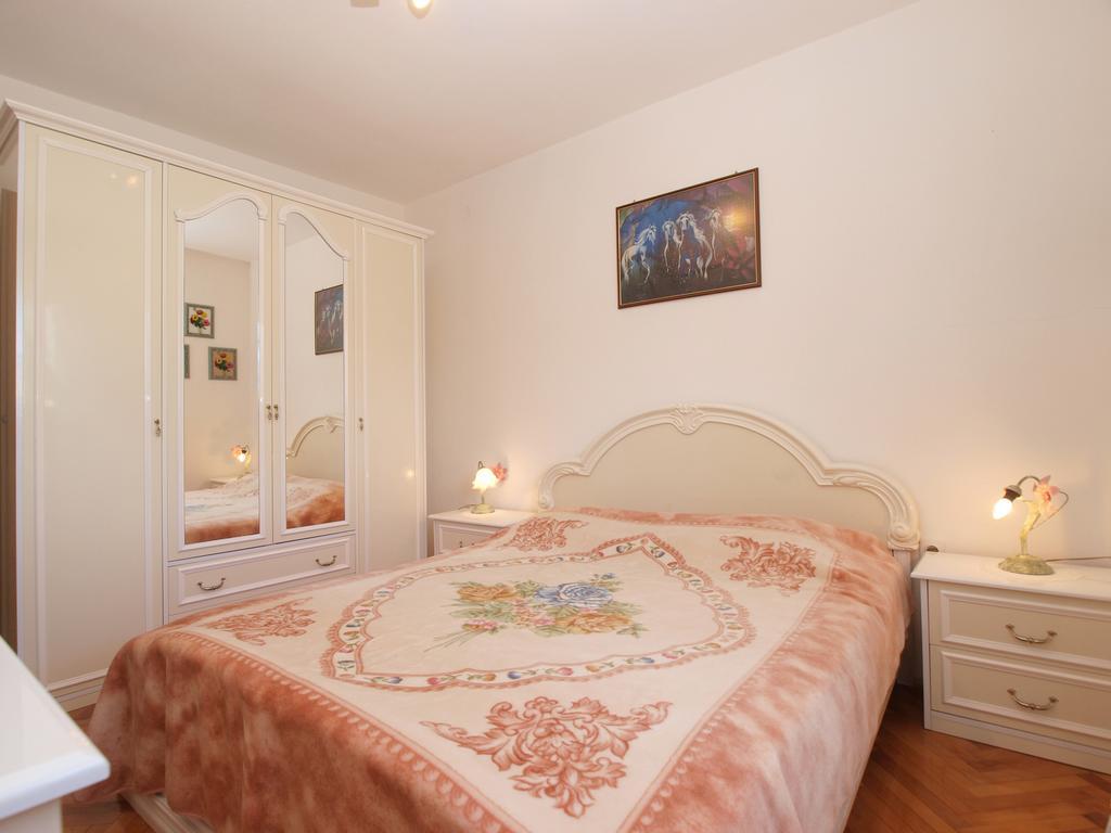 Apartment Luisa 1437 Peruski Bagian luar foto